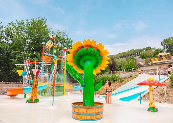 ホリデーパーク Le Pianacce Camping Village カスタニェート・カルドゥッチ