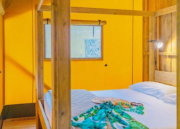Le Pianacce Camping Village ホリデーパーク 3*