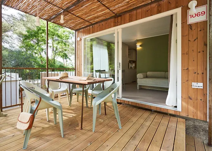 Le Pianacce Camping Village ホリデーパーク 3*